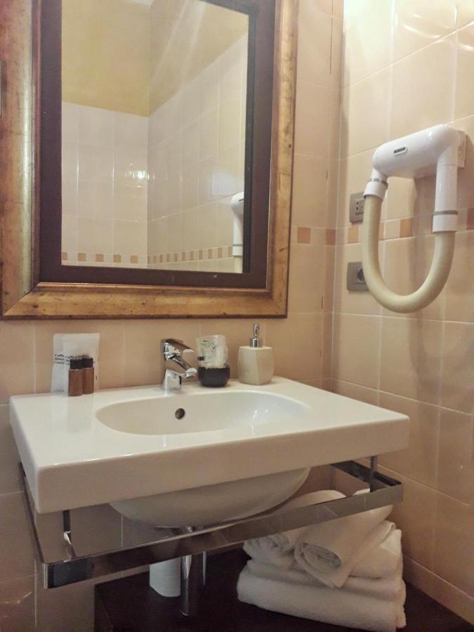 Cortiletto D'Alba Camere Con Ristorante Buitenkant foto