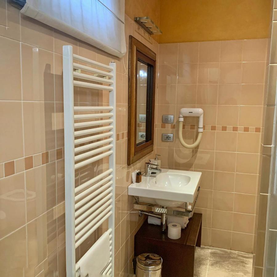 Cortiletto D'Alba Camere Con Ristorante Buitenkant foto