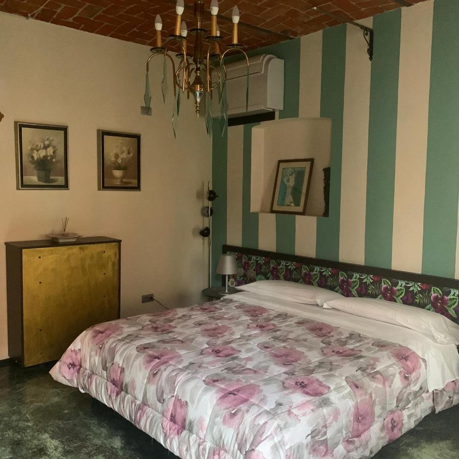 Cortiletto D'Alba Camere Con Ristorante Buitenkant foto